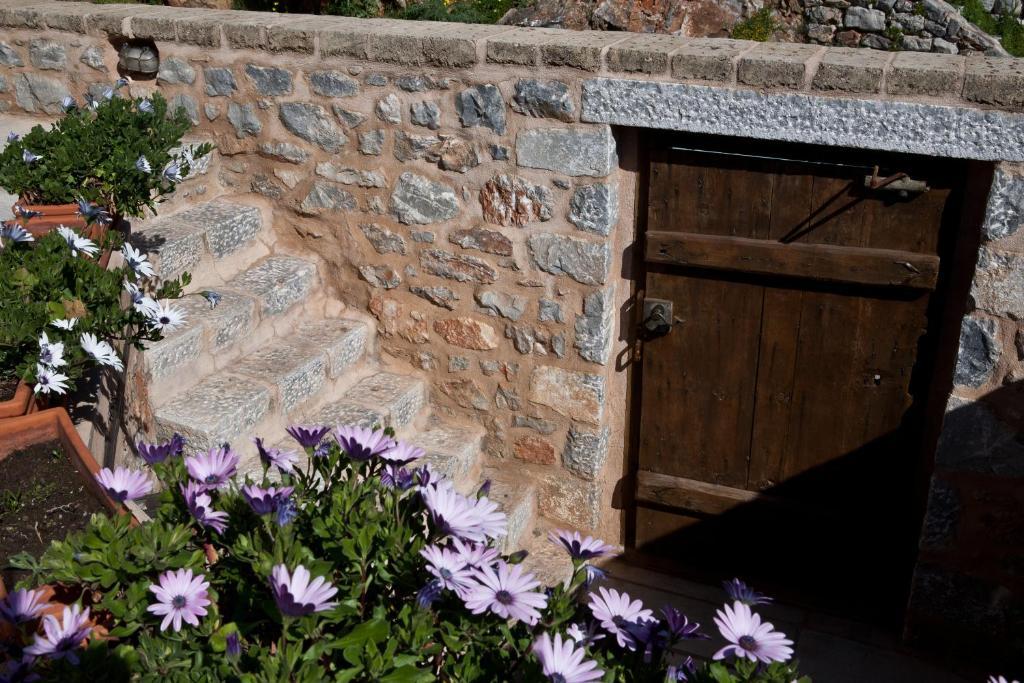 Hotel Mavromichalai Liménion Exterior foto