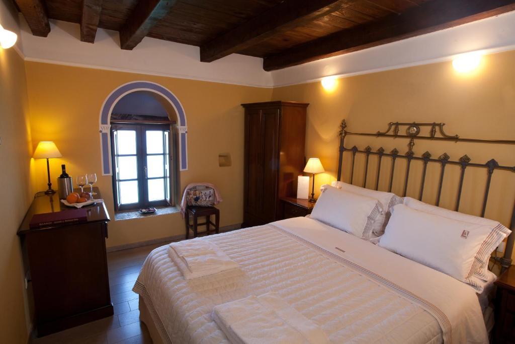 Hotel Mavromichalai Liménion Zimmer foto