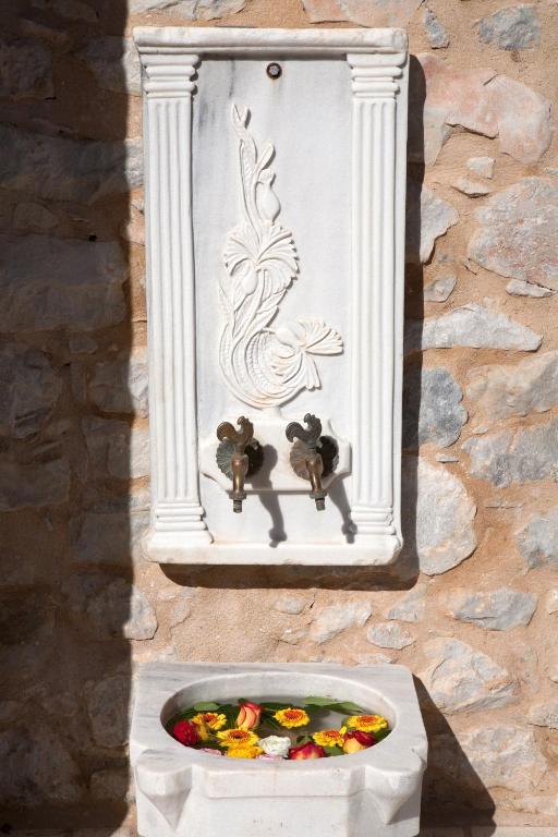 Hotel Mavromichalai Liménion Exterior foto