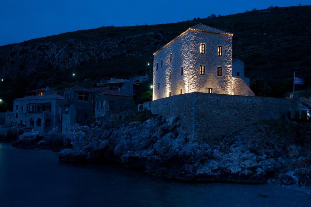 Hotel Mavromichalai Liménion Exterior foto